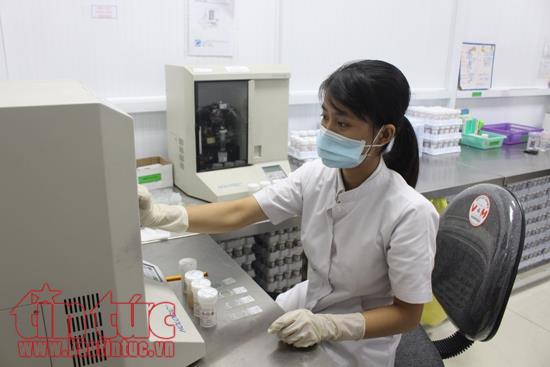  Bệnh viện đầu tiên tại Việt Nam đưa vào sử dụng thiết bị đọc hình ảnh tế bào tự động ảnh 1